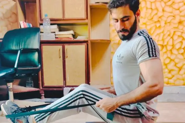 6 Effective Upper Back and Thoracic Spine Strengthening Exercises seated resistance band row exercise, focusing on strengthening the upper back and improving posture